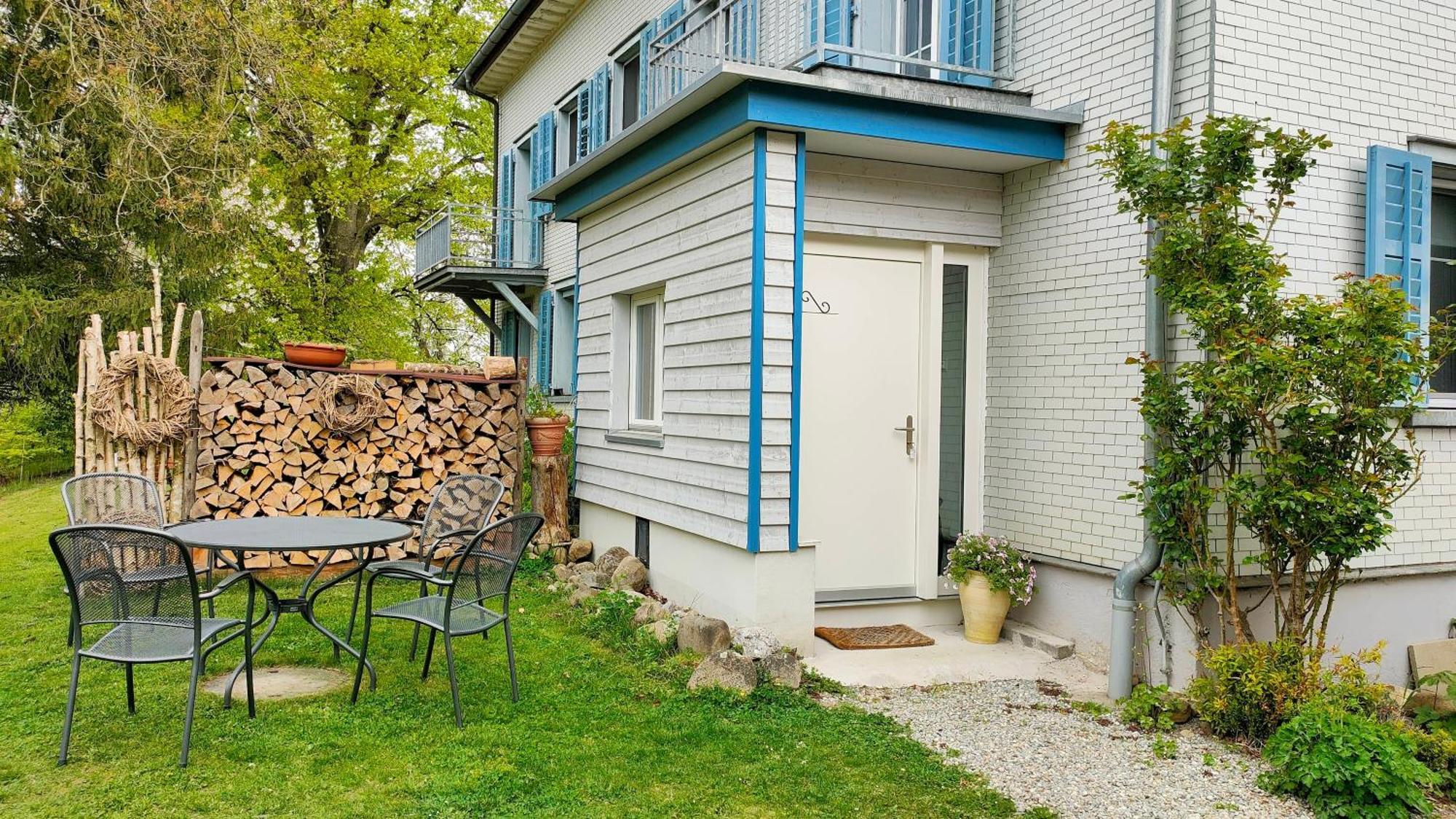 Seesicht Und Charmante Wohnung Bei Hanni Und Ueli Bottighofen Exterior photo